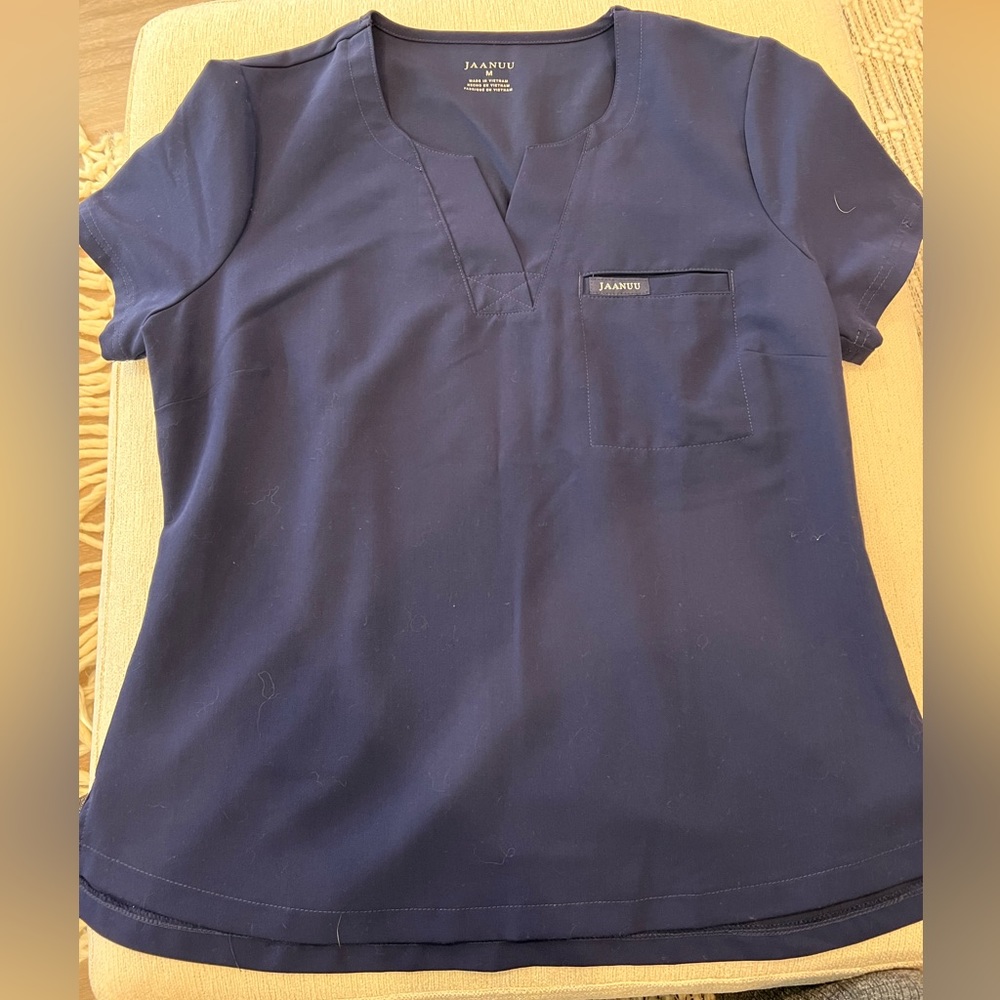 Jaanuu Scrub Tuck Top